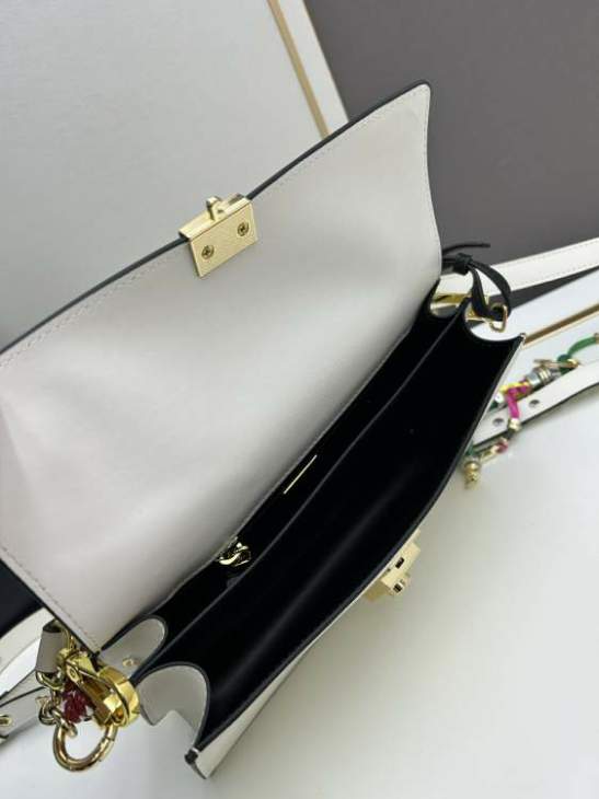 Picture of Prada Handbags _SKUfw182220431fw